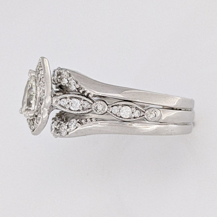 14K WHITE .53 CARAT TOTAL WEIGHT SI1 H-K DIAMOND PEAR WITH (32) ROUND MELEE ESTATE RING 7.5 GRAMS