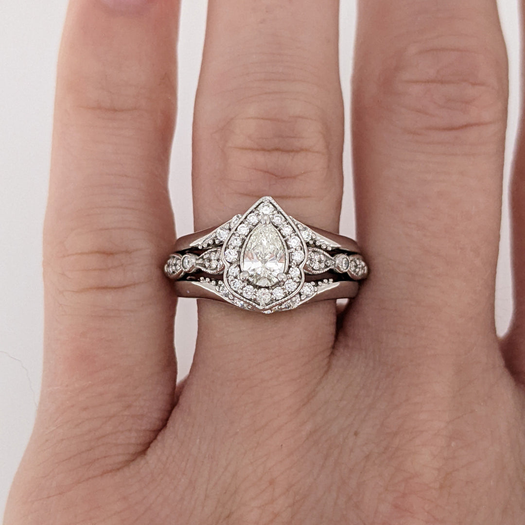 14K WHITE .53 CARAT TOTAL WEIGHT SI1 H-K DIAMOND PEAR WITH (32) ROUND MELEE ESTATE RING 7.5 GRAMS