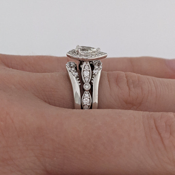 14K WHITE .53 CARAT TOTAL WEIGHT SI1 H-K DIAMOND PEAR WITH (32) ROUND MELEE ESTATE RING 7.5 GRAMS