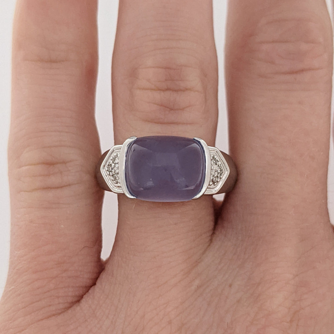 14K WHITE LAVENDER JADE CABOCHON 10X9 WITH (6) MELEE ESTATE RING 4.9 GRAMS