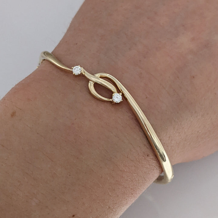 14K .15 CARAT TOTAL WEIGHT VS1 I DIAMOND ROUND (2) ESTATE BANGLE BRACELET 10.4 GRAMS