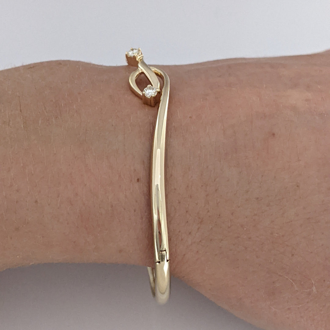 14K .15 CARAT TOTAL WEIGHT VS1 I DIAMOND ROUND (2) ESTATE BANGLE BRACELET 10.4 GRAMS