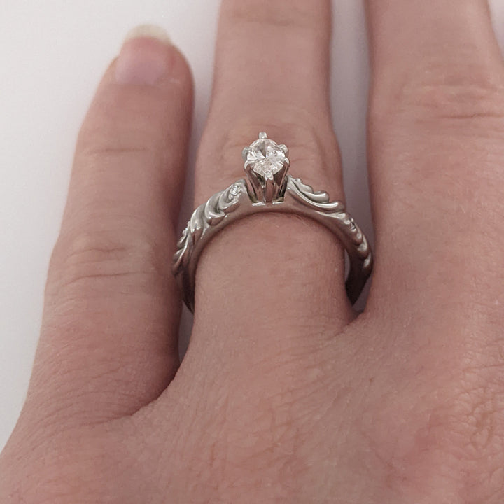 14K WHITE .35 CARAT TOTAL WEIGHT VS H DIAMOND MARQUISE WITH (4) MELEE ETCHED ESTATE RING 3.7 GRAMS