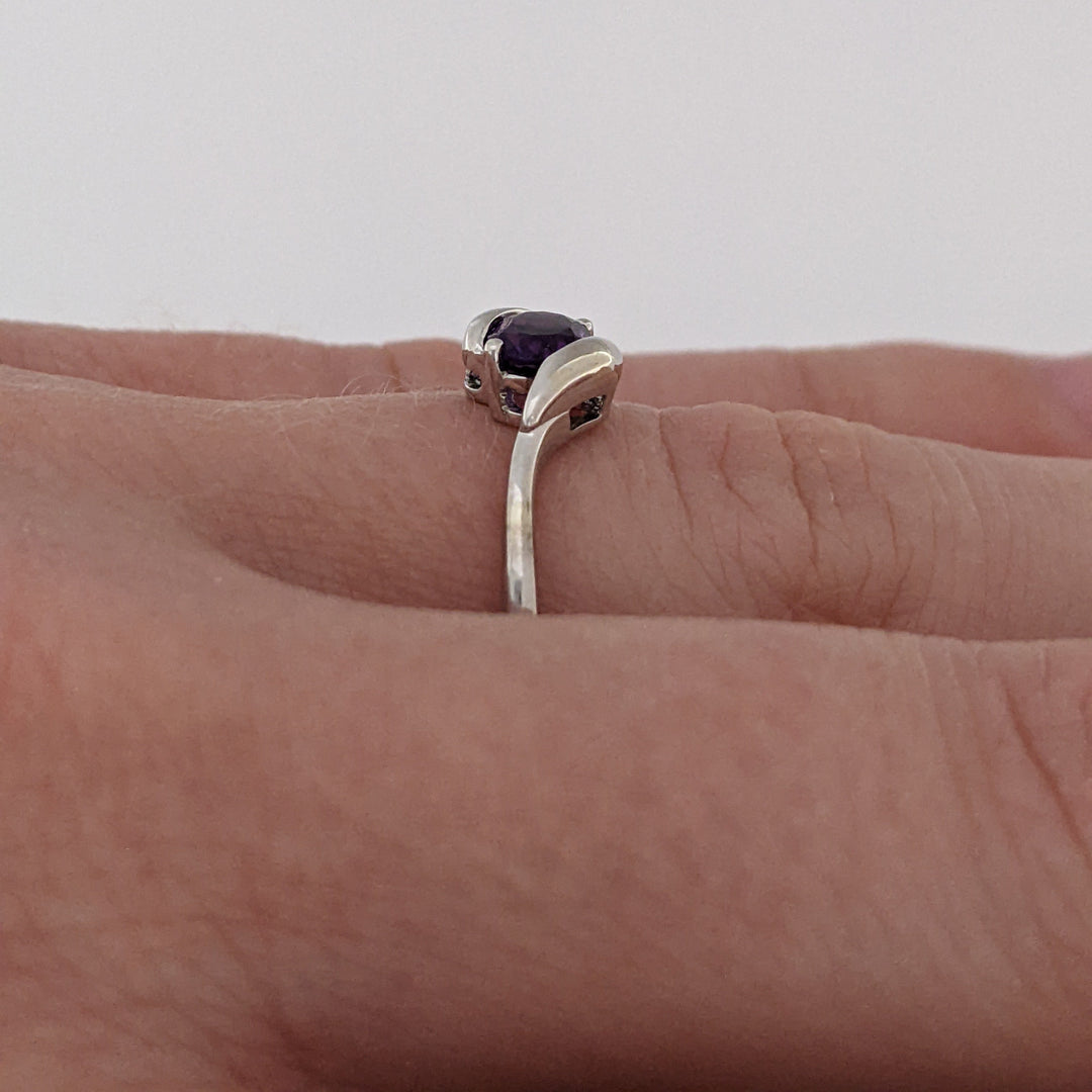 10K WHITE AMETHYST OVAL 4X6 BYPASS ESTATE RING 1.7 GRAMS