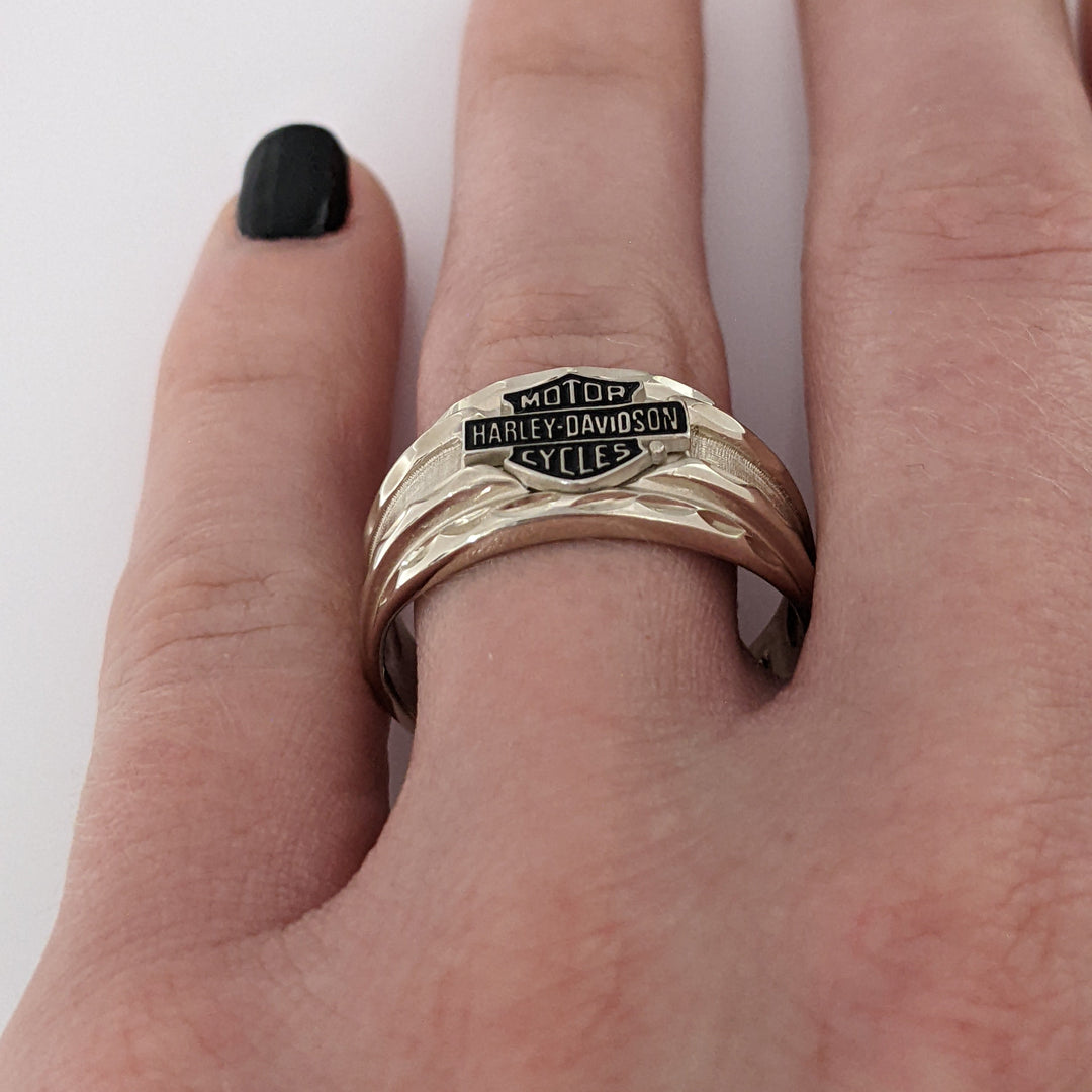 10K WHITE HARLEY DAVIDSON BLACK ENAMEL ESTATE RING 5.1 GRAMS