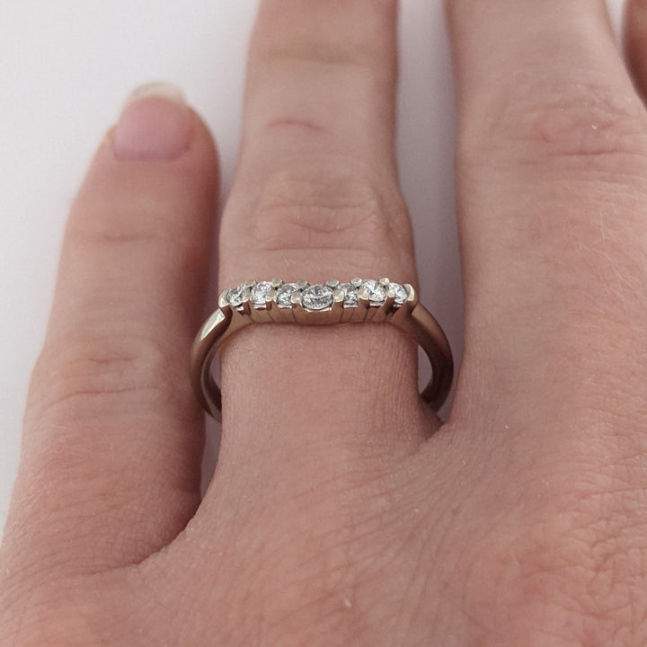 10K WHITE .22 CARAT TOTAL WEIGHT SI1 H DIAMOND ROUND (7) CURVED ESTATE BAND 2.5 GRAMS