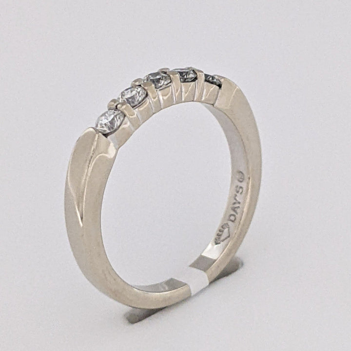 14K WHITE .25 CARAT TOTAL WEIGHT VS2 I DIAMOND ROUND (5) ESTATE PRONG SET BAND 2.9 GRAMS