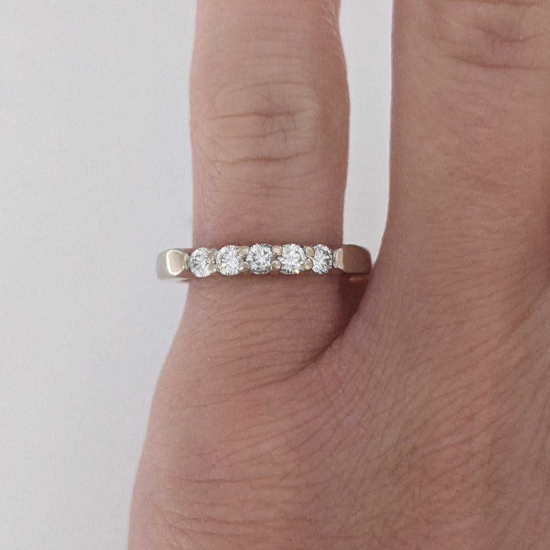 14K WHITE .25 CARAT TOTAL WEIGHT VS2 I DIAMOND ROUND (5) ESTATE PRONG SET BAND 2.9 GRAMS