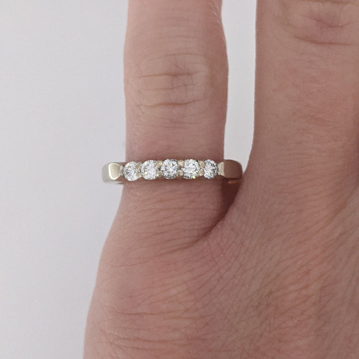 14K WHITE .25 CARAT TOTAL WEIGHT VS2 I DIAMOND ROUND (5) ESTATE PRONG SET BAND 2.9 GRAMS