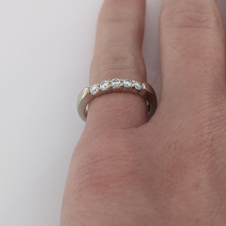 14K WHITE .25 CARAT TOTAL WEIGHT VS2 I DIAMOND ROUND (5) ESTATE PRONG SET BAND 2.9 GRAMS