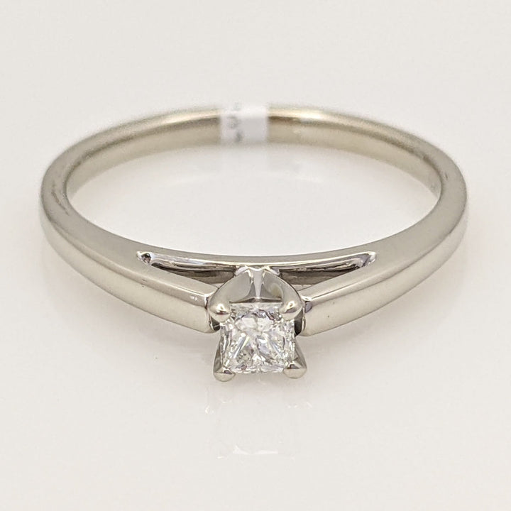 14K WHITE .20 CARAT TOTAL I1 H DIAMOND PRINCESS CUT RAISED SHOULDER ESTATE RING 2.7 GRAMS