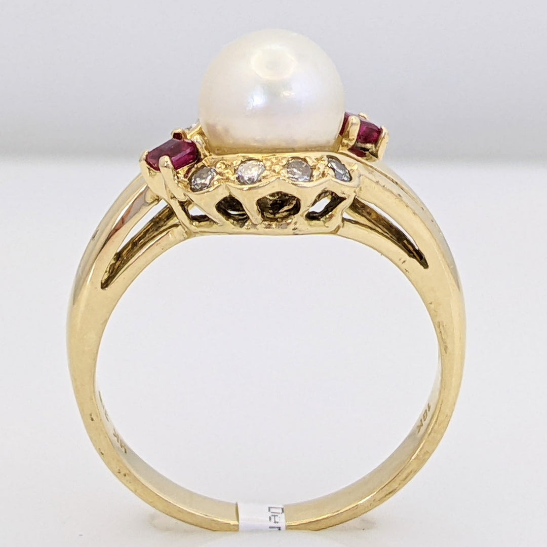 18K PEARL ROUND 7MM WITH .12 DIAMOND TOTAL WEIGHT AND (2) RUBY PRINCESS CUT ESTATE RING 4.8 GRAMS