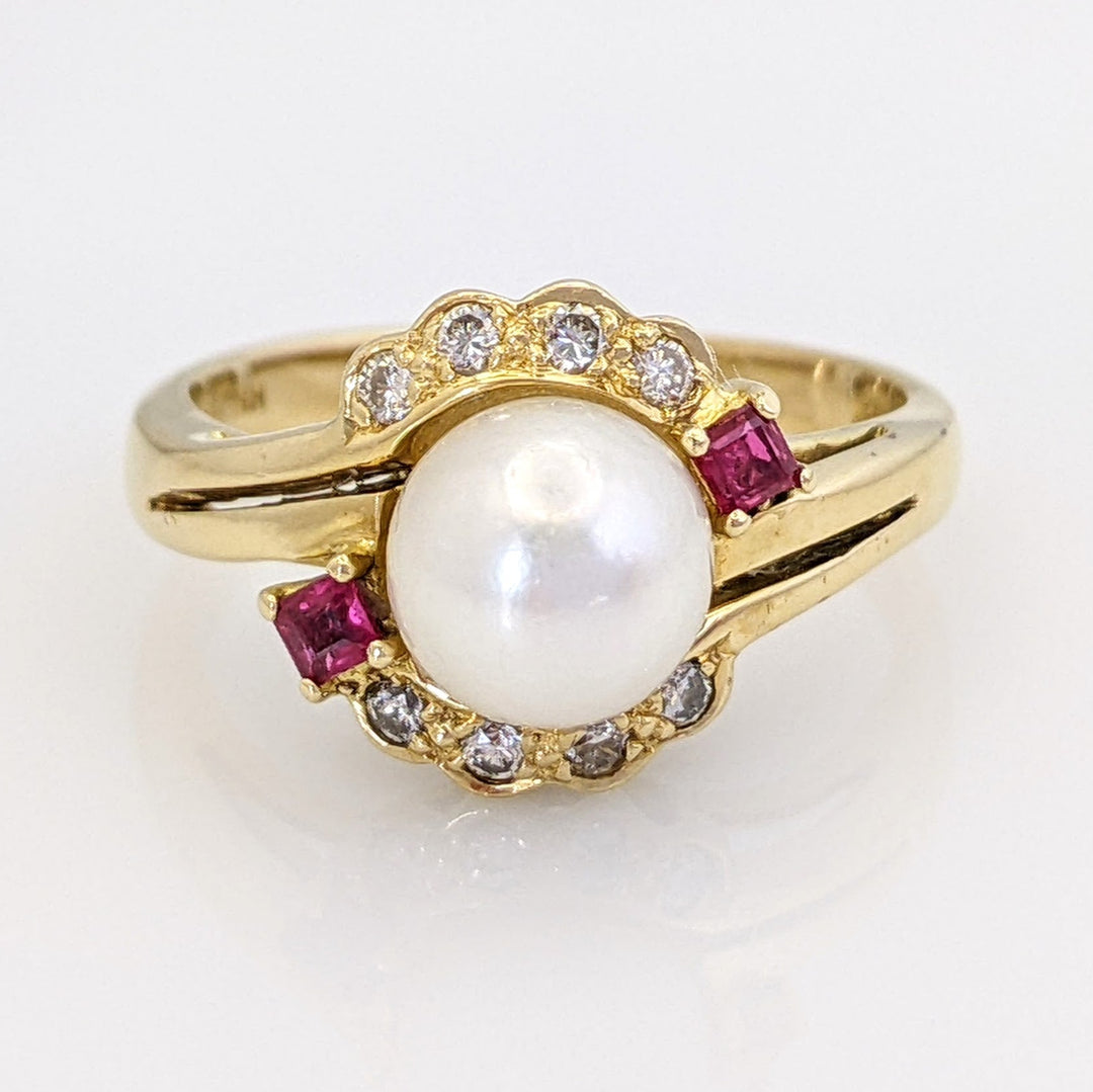 18K PEARL ROUND 7MM WITH .12 DIAMOND TOTAL WEIGHT AND (2) RUBY PRINCESS CUT ESTATE RING 4.8 GRAMS