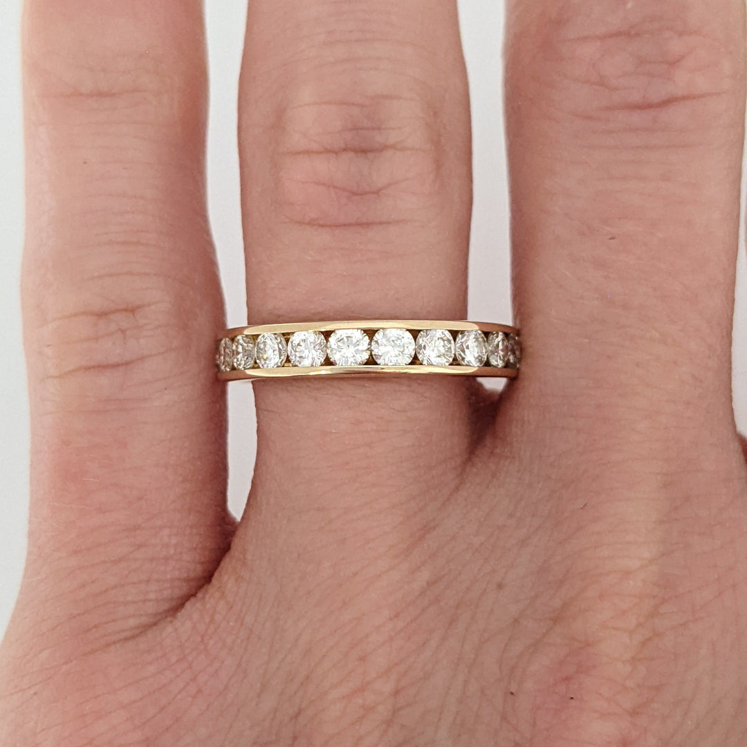 14K .96 CARAT TOTAL WEIGHT SI1 H DIAMOND ROUND (12) ESTATE CHANNEL BAND 3.3 GRAMS