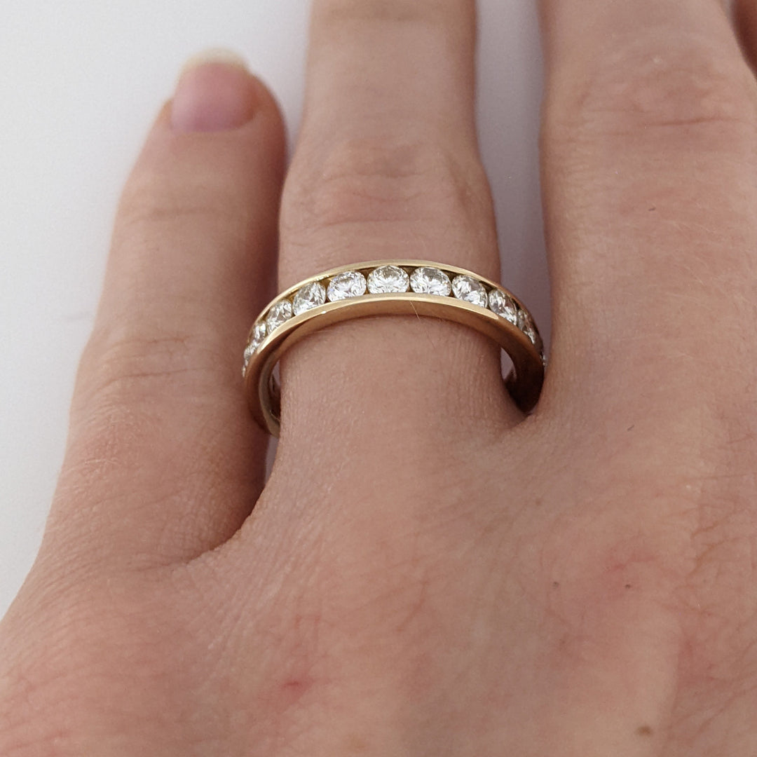 14K .96 CARAT TOTAL WEIGHT SI1 H DIAMOND ROUND (12) ESTATE CHANNEL BAND 3.3 GRAMS
