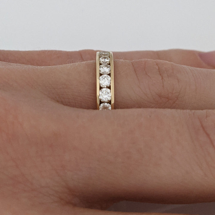 14K .96 CARAT TOTAL WEIGHT SI1 H DIAMOND ROUND (12) ESTATE CHANNEL BAND 3.3 GRAMS