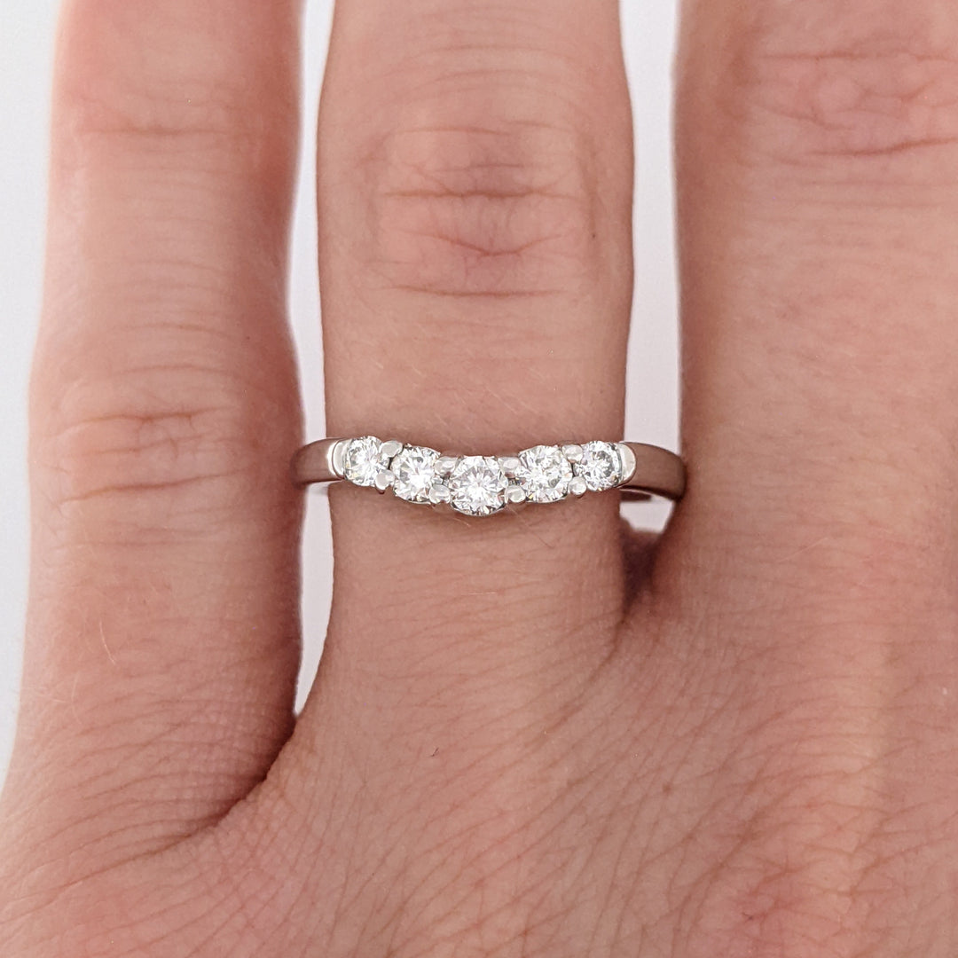 14K WHITE .27 CARAT TOTAL WEIGHT SI2 I DIAMOND ROUND (5) PRONG-SET CURVED ESTATE BAND 2.2 GRAMS