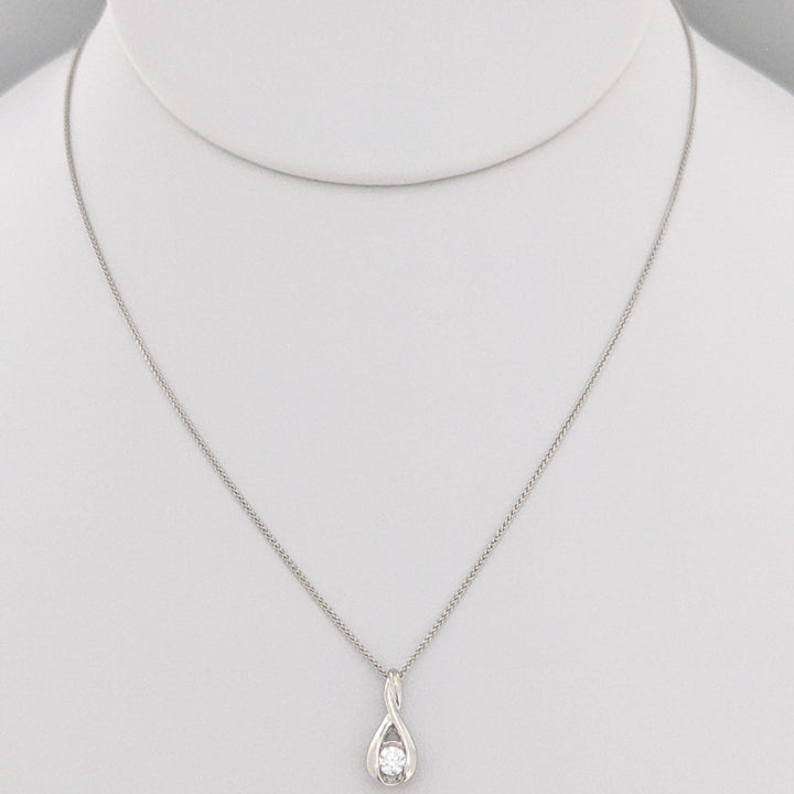 18K WHITE .11 CARAT TOAL VS2 F DIAMOND ROUND (1) BEZEL ESTATE PENDANT & CHAIN 2.8 GRAMS