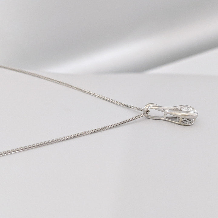 18K WHITE .11 CARAT TOAL VS2 F DIAMOND ROUND (1) BEZEL ESTATE PENDANT & CHAIN 2.8 GRAMS