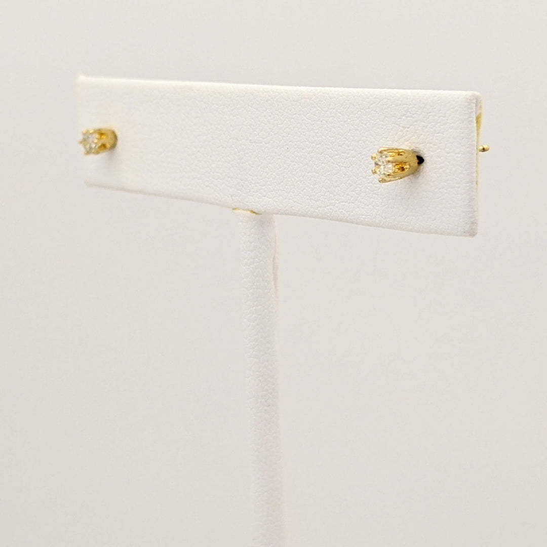 14K .14 CARAT TOTAL WEIGHT I1 I DIAMOND ROUND ESTATE STUD EARRINGS 0.6 GRAMS