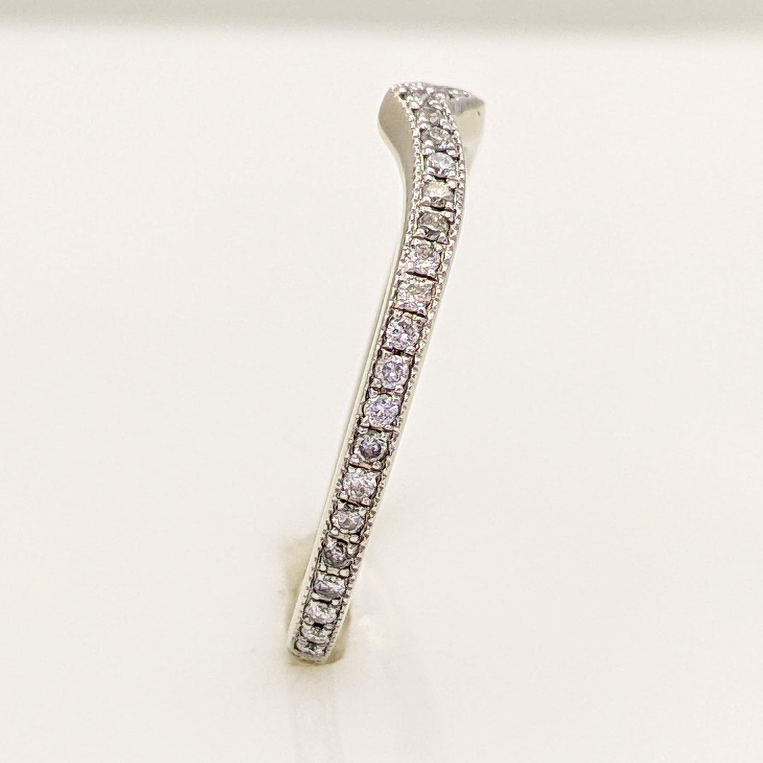 14K WHITE .17 CARAT TOTAL WEIGHT SI2 H DIAMOND ROUND (37) V-SHAPED ESTATE BAND 1.7 GRAMS
