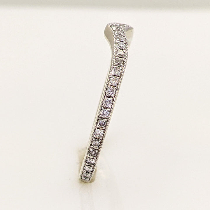 14K WHITE .17 CARAT TOTAL WEIGHT SI2 H DIAMOND ROUND (37) V-SHAPED ESTATE BAND 1.7 GRAMS