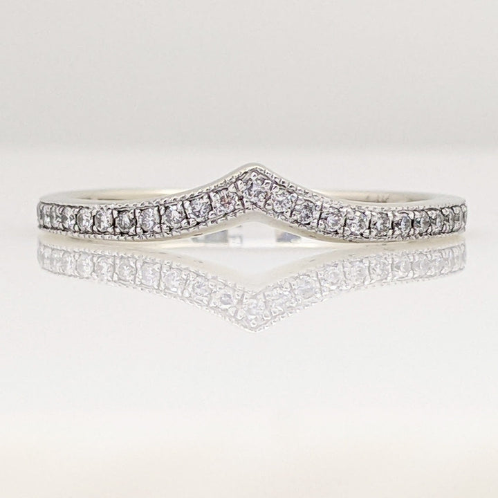 14K WHITE .17 CARAT TOTAL WEIGHT SI2 H DIAMOND ROUND (37) V-SHAPED ESTATE BAND 1.7 GRAMS