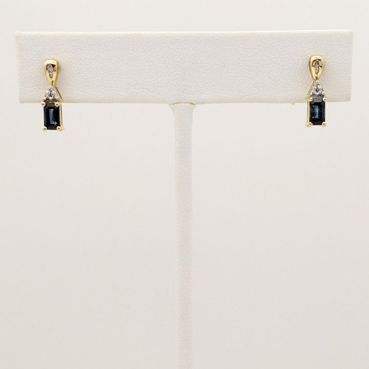 14K SAPPHIRE EMERALD CUT 3X5 WITH (4) MELEE ESTATE EARRINGS 1.1 GRAMS