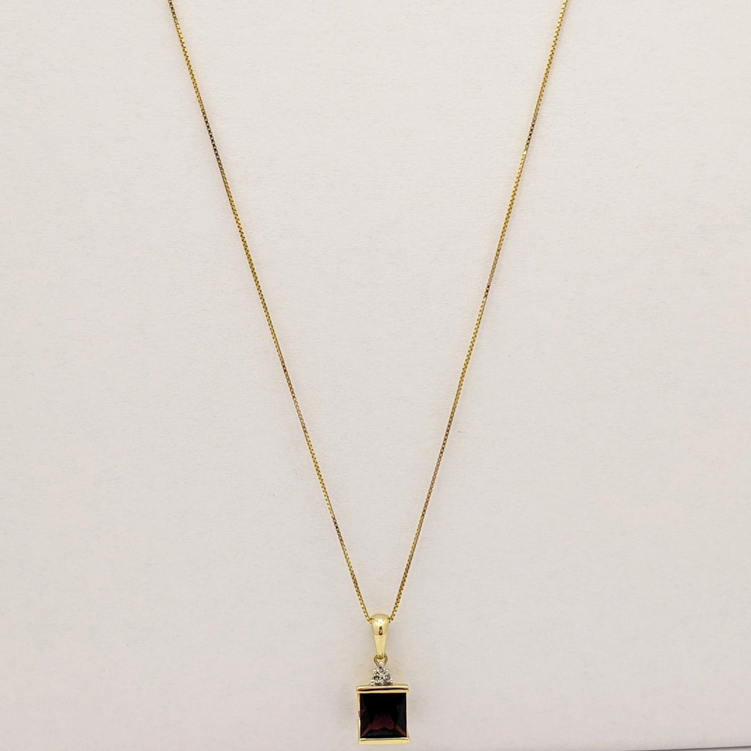 10K GARNET PRINCESS CUT 7MM WITH (3) MELEE ESTATE BAR PENDANT & CHAIN 2.7 GRAMS