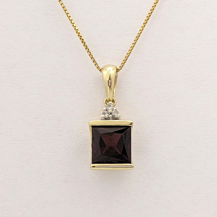10K GARNET PRINCESS CUT 7MM WITH (3) MELEE ESTATE BAR PENDANT & CHAIN 2.7 GRAMS