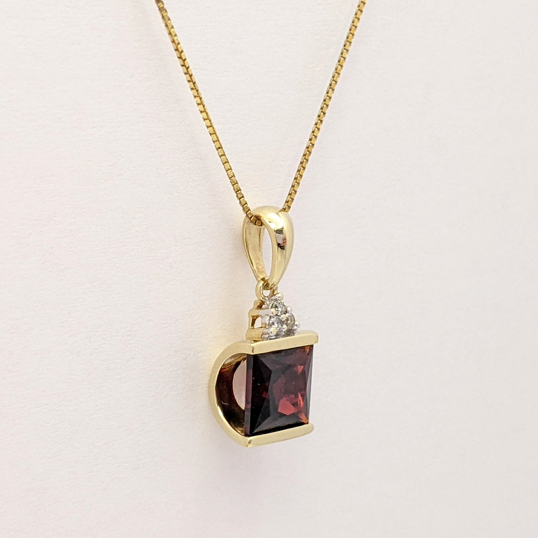 10K GARNET PRINCESS CUT 7MM WITH (3) MELEE ESTATE BAR PENDANT & CHAIN 2.7 GRAMS
