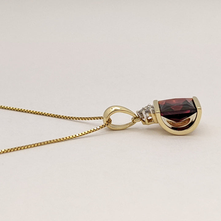 10K GARNET PRINCESS CUT 7MM WITH (3) MELEE ESTATE BAR PENDANT & CHAIN 2.7 GRAMS