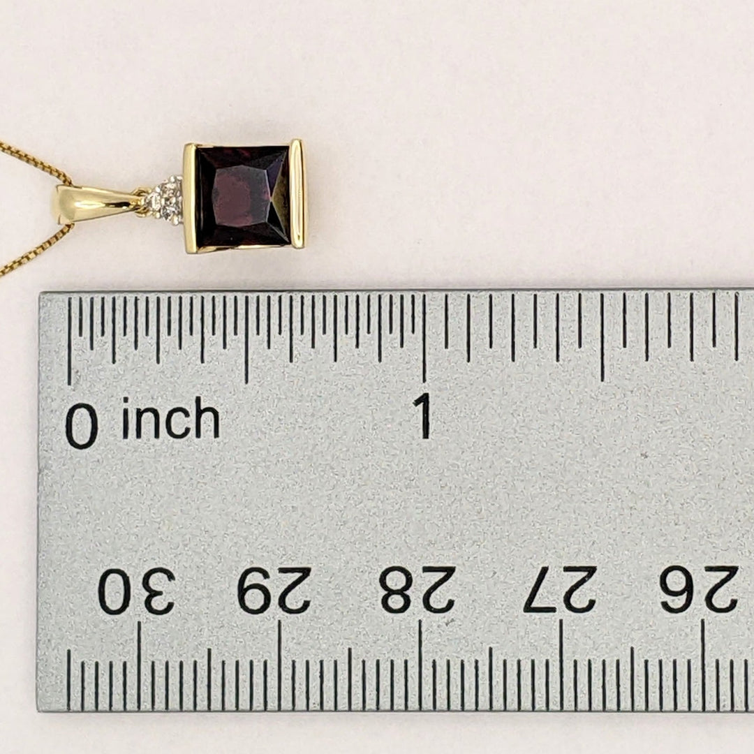 10K GARNET PRINCESS CUT 7MM WITH (3) MELEE ESTATE BAR PENDANT & CHAIN 2.7 GRAMS