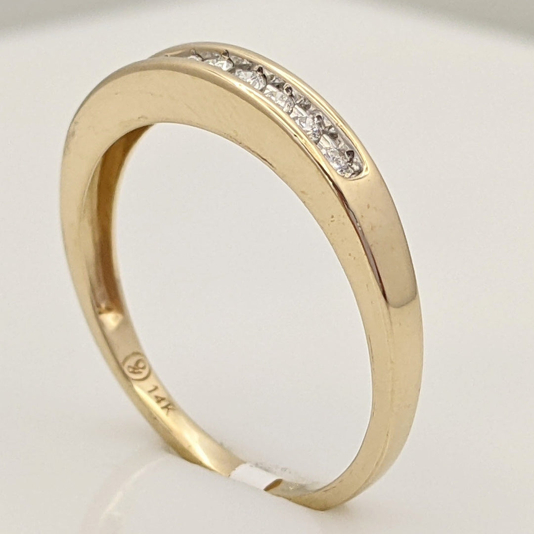 14K .23 CARAT TOTAL WEIGHT SI2 H DIAMOND ROUND (9) ESTATE CHANNEL BAND 2.6 GRAMS