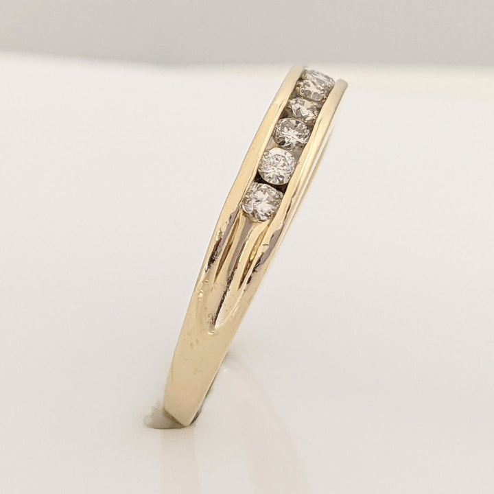 14K .35 CARAT TOTAL WEIGHT I1 I DIAMOND ROUND (10) ESTATE CHANNEL BAND 2.6 GRAMS