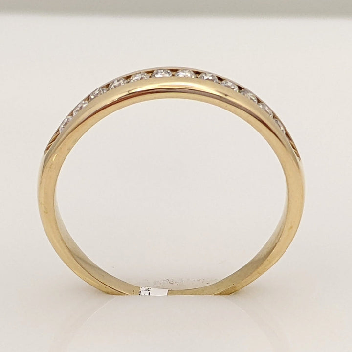 14K .24 CARAT TOTAL WEIGHT I1 H DIAMOND ROUND (12) ESTATE CHANNEL BAND 2.8 GRAMS