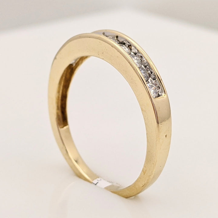 14K .40 CARAT TOTAL WEIGHT I1 H DIAMOND ROUND (9) ESTATE CHANNEL BAND 3.1 GRAMS