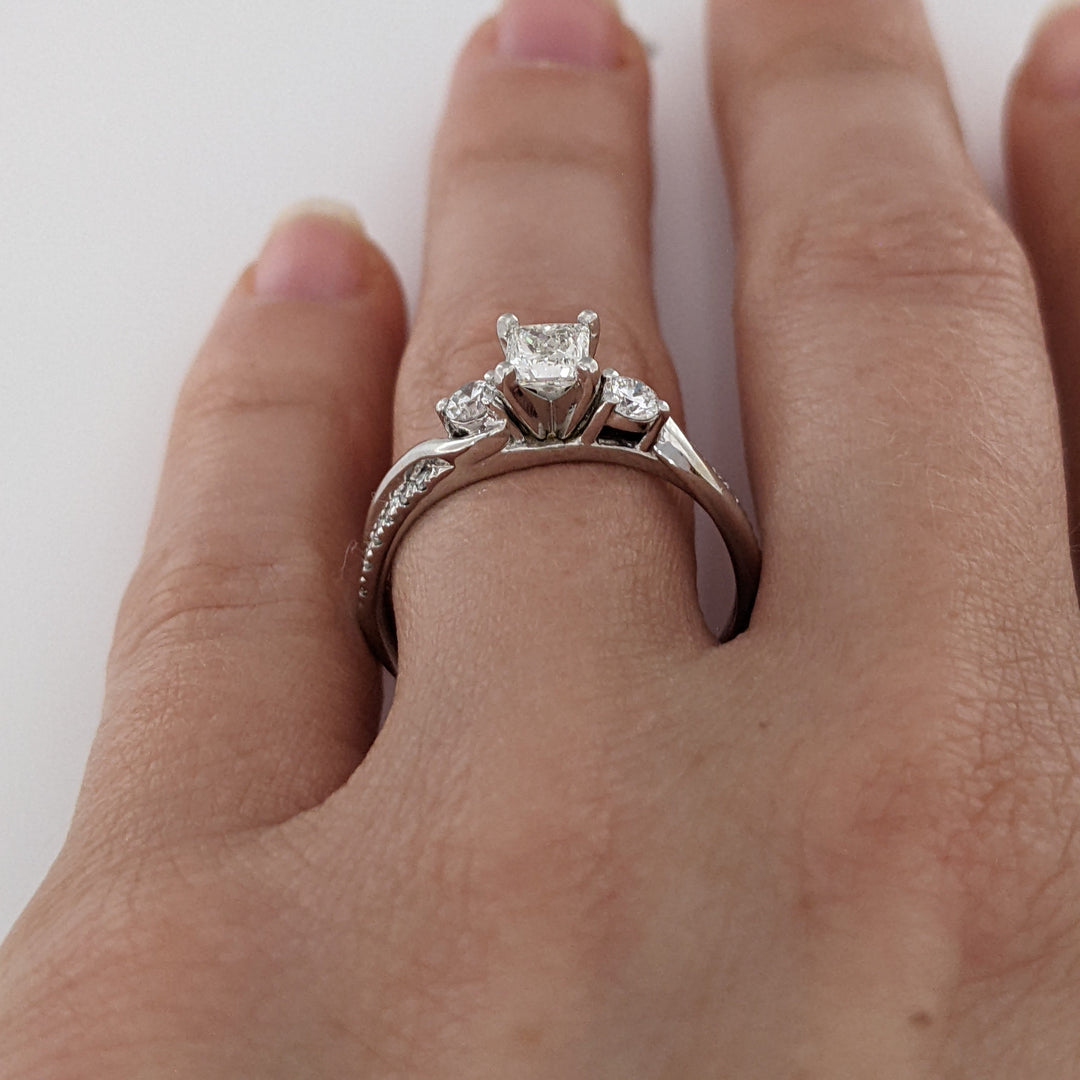 14K WHITE .74 CARAT TOTAL WEIGHT I1 I DIAMOND ROUND (15) ESTATE RING 3.7 GRAMS