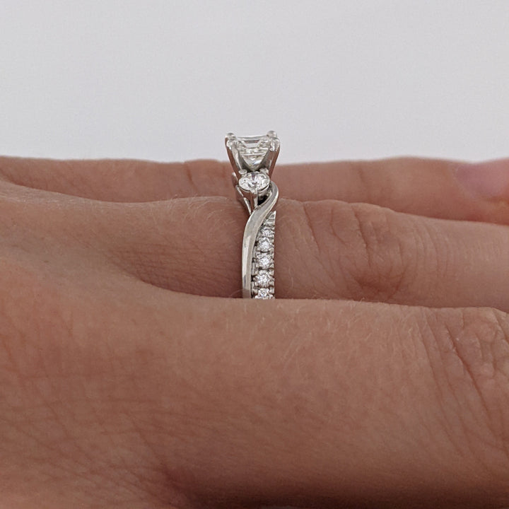 14K WHITE .74 CARAT TOTAL WEIGHT I1 I DIAMOND ROUND (15) ESTATE RING 3.7 GRAMS