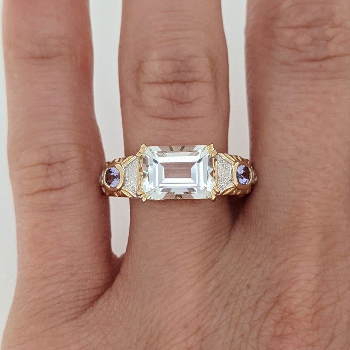 14K AQUAMARINE EMERALD CUT 7X9 WITH (2) OVAL TANZANITE WITH MELEE ESTATE RING 3.6 GRAMS