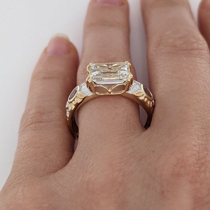 14K AQUAMARINE EMERALD CUT 7X9 WITH (2) OVAL TANZANITE WITH MELEE ESTATE RING 3.6 GRAMS