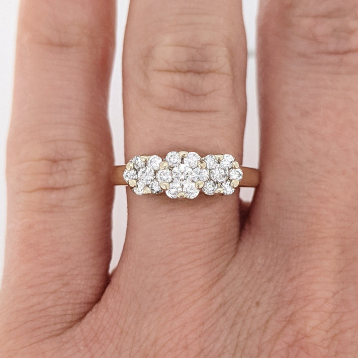 14K .54 CARAT TOTAL WEIGHT I1 I DIAMOND ROUND (19) 3-CLUSTER ESTATE RING 3.5 GRAMS