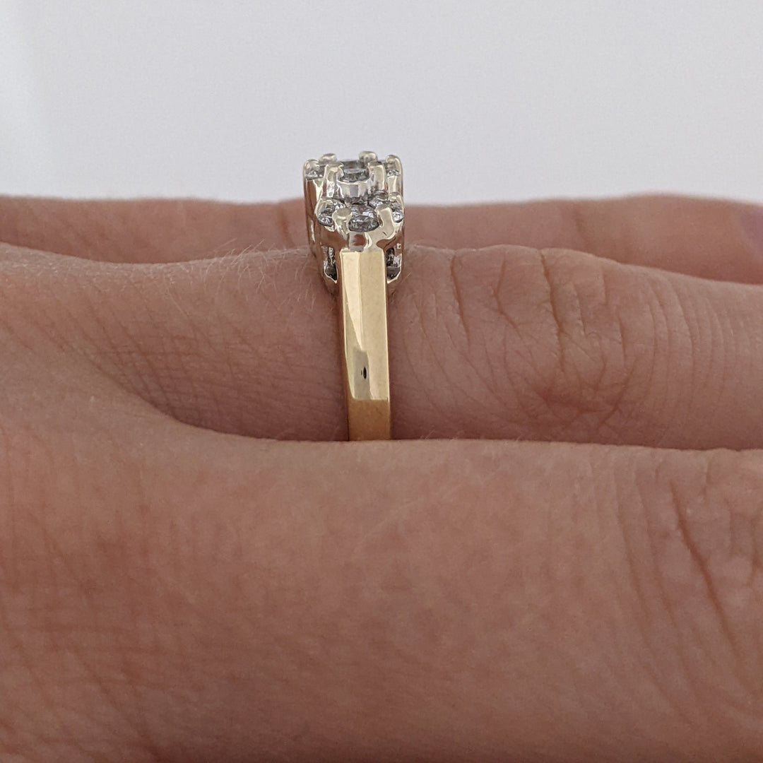 14K .54 CARAT TOTAL WEIGHT I1 I DIAMOND ROUND (19) 3-CLUSTER ESTATE RING 3.5 GRAMS