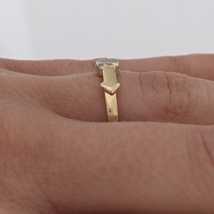 14K DIAMOND ROUND (2) ARROW ESTATE RING 2.3 GRAMS