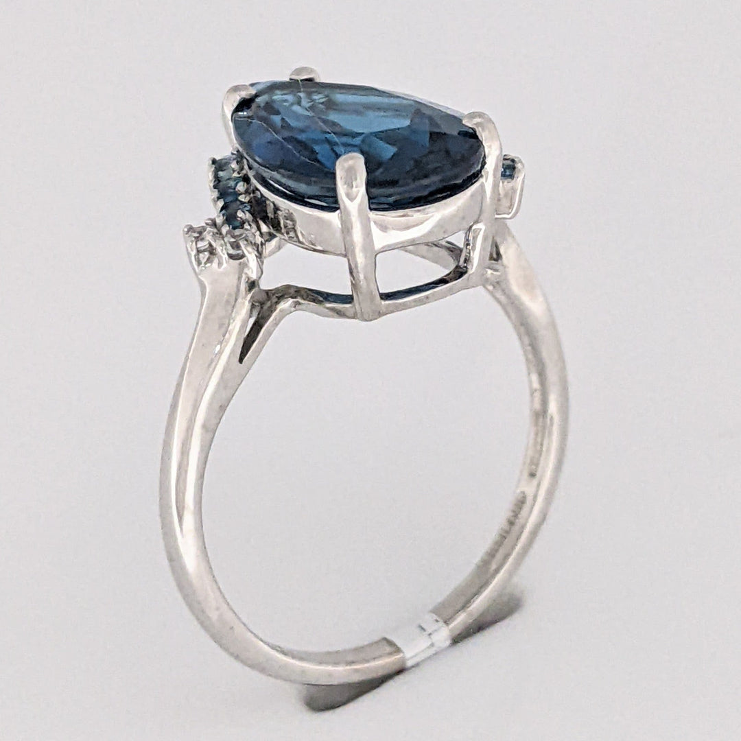 10K WHITE LONDON BLUE TOPAZ WITH (6) BLUE TOPAZ AND (2) WHITE TOPAZ ESTATE RING 3.5 GRAMS