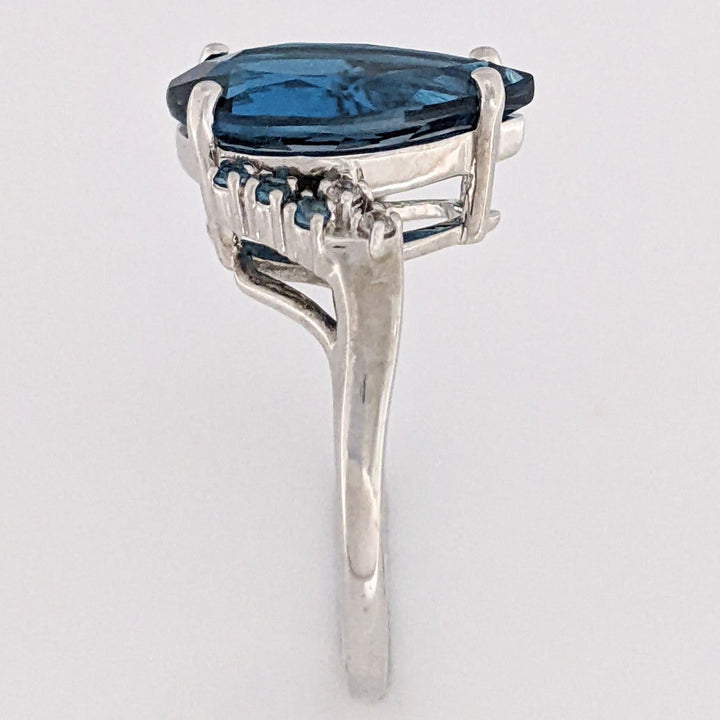 10K WHITE LONDON BLUE TOPAZ WITH (6) BLUE TOPAZ AND (2) WHITE TOPAZ ESTATE RING 3.5 GRAMS