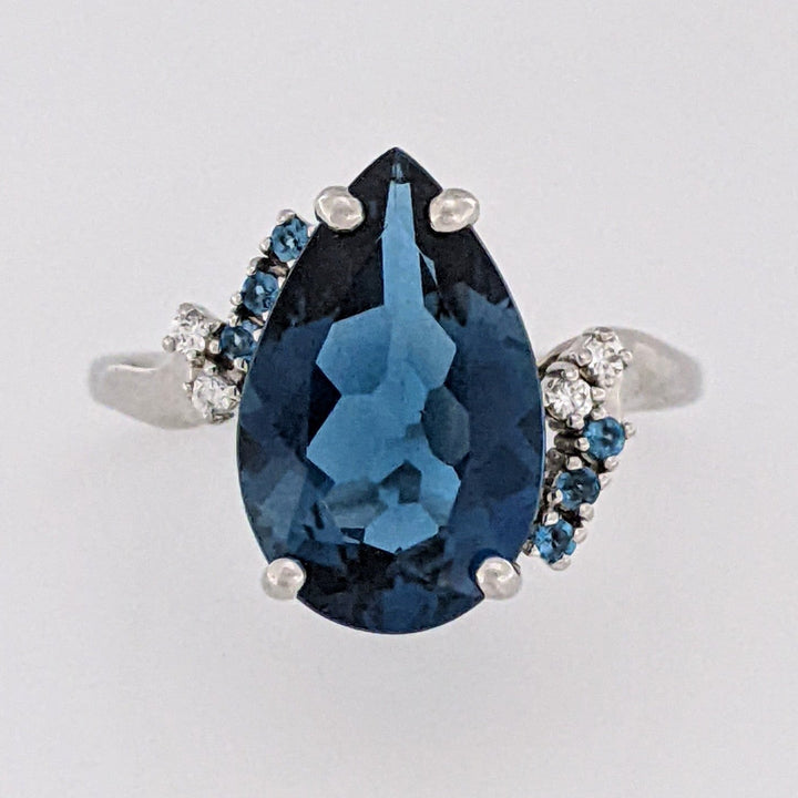 10K WHITE LONDON BLUE TOPAZ WITH (6) BLUE TOPAZ AND (2) WHITE TOPAZ ESTATE RING 3.5 GRAMS