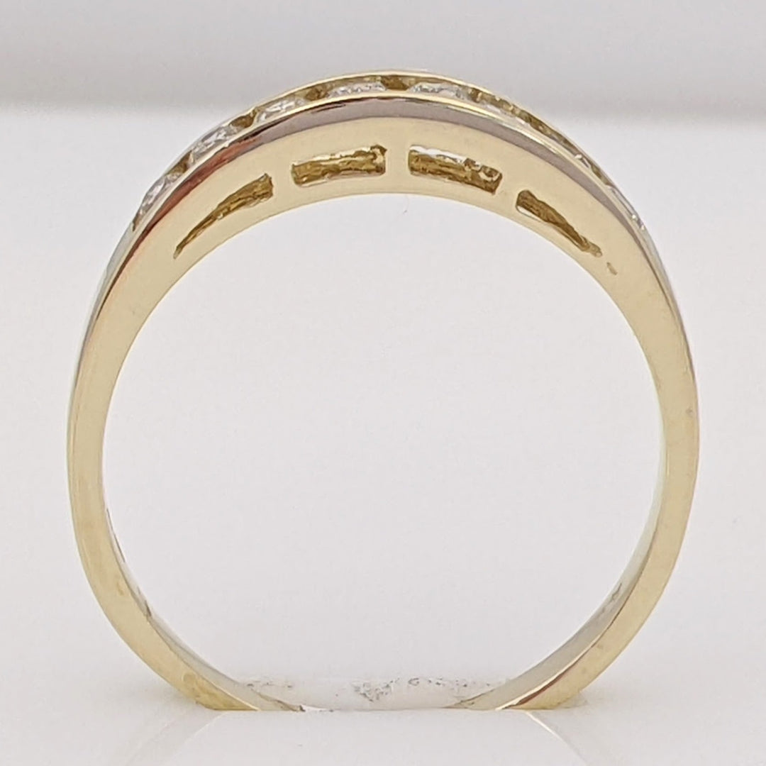 14K .24 CARAT TOTAL WEIGHT I1 I DIAMOND ROUND (8) ESTATE CHANNEL BAND 1.7 GRAMS