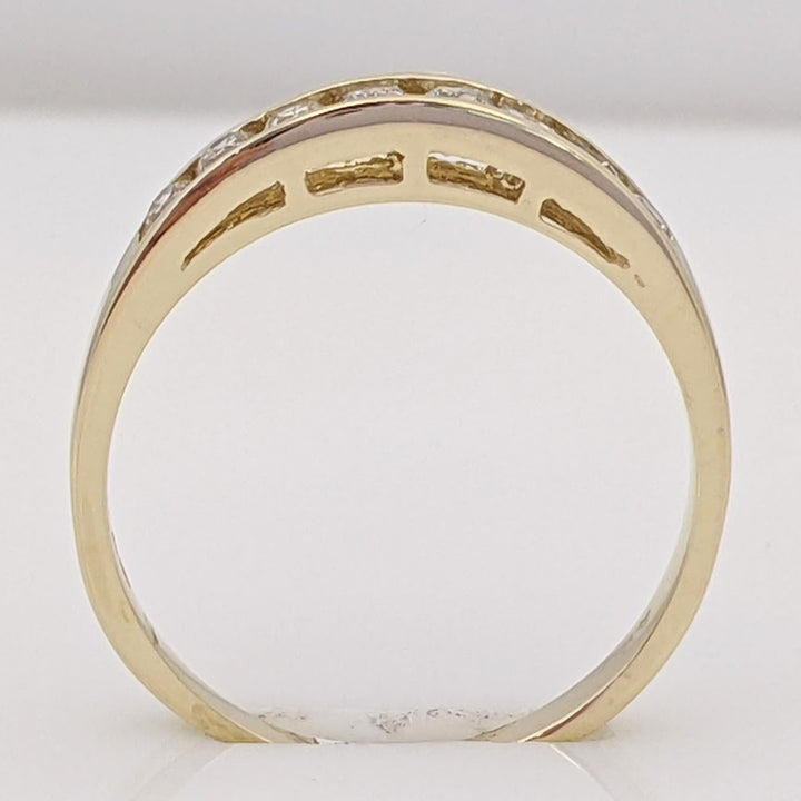 14K .24 CARAT TOTAL WEIGHT I1 I DIAMOND ROUND (8) ESTATE CHANNEL BAND 1.7 GRAMS