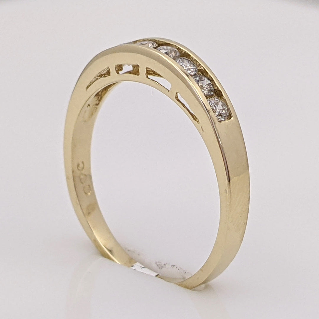 14K .24 CARAT TOTAL WEIGHT I1 I DIAMOND ROUND (8) ESTATE CHANNEL BAND 1.7 GRAMS